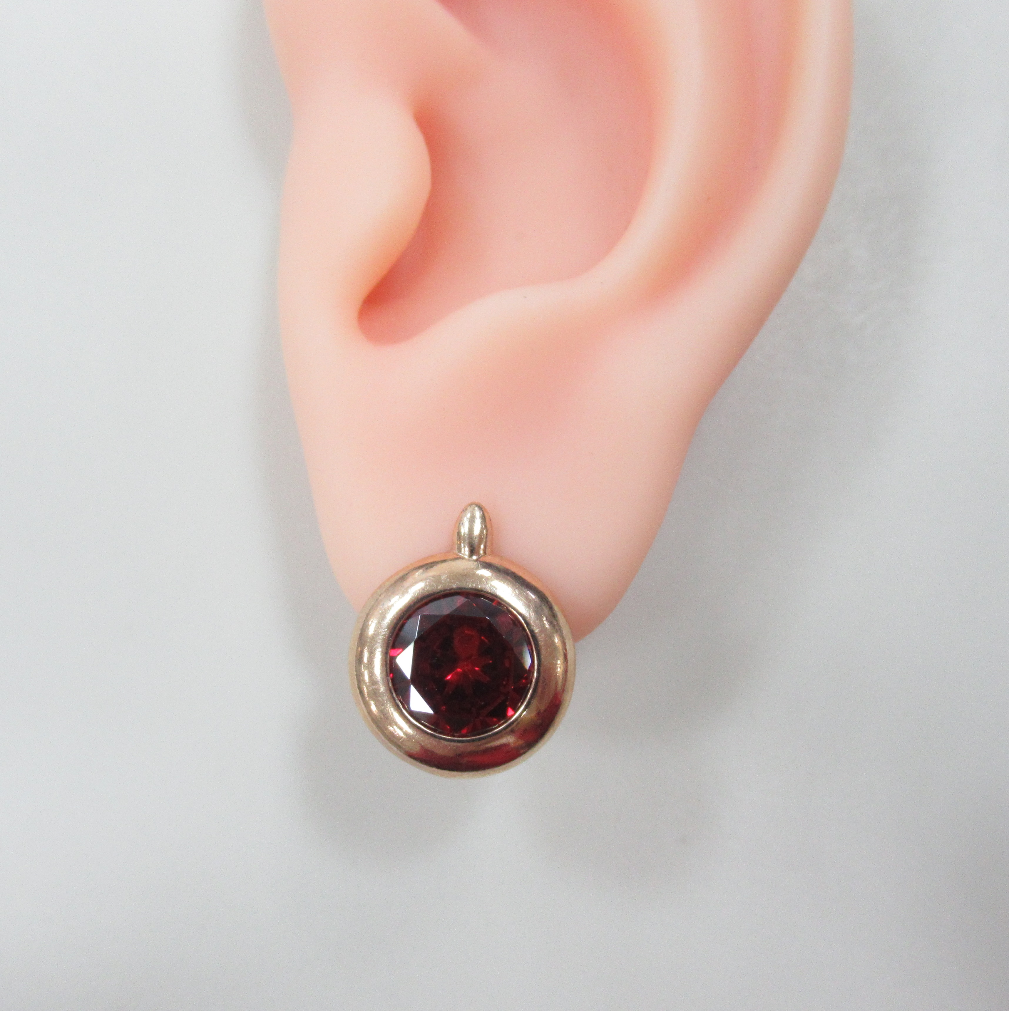 Серебряные серьги 925 пробы; вставки 2 Пл. Кварц цв. гранат;